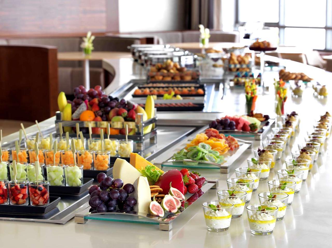 Symphony Style Hotel Kuwait Salmiya Ngoại thất bức ảnh A buffet