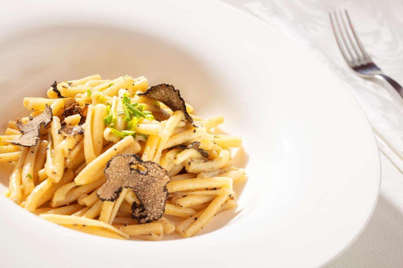 Symphony Style Hotel Kuwait Salmiya Ngoại thất bức ảnh Tagliolini with black truffle